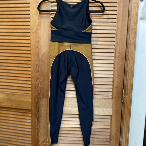 Black and Gold Women's Activewear - Picture 3 of 3